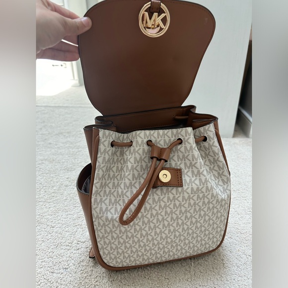 Micheal Kors backpack - Picture 8 of 8